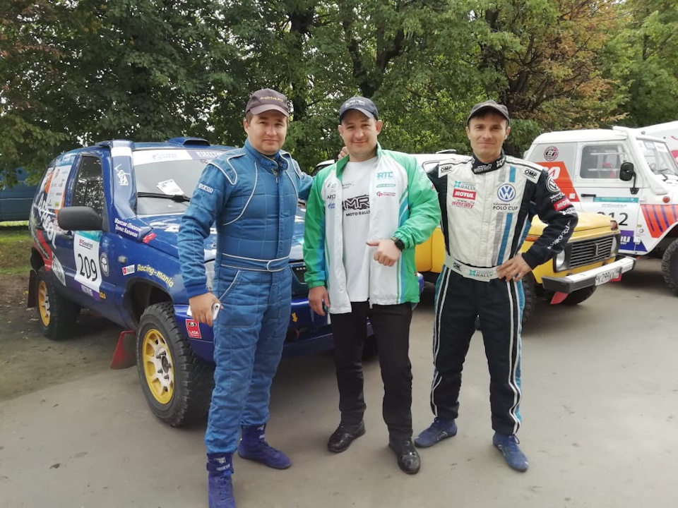 слева направо Максим Плюхин, Александр Орлов, Денис Калинин — Lada 2123