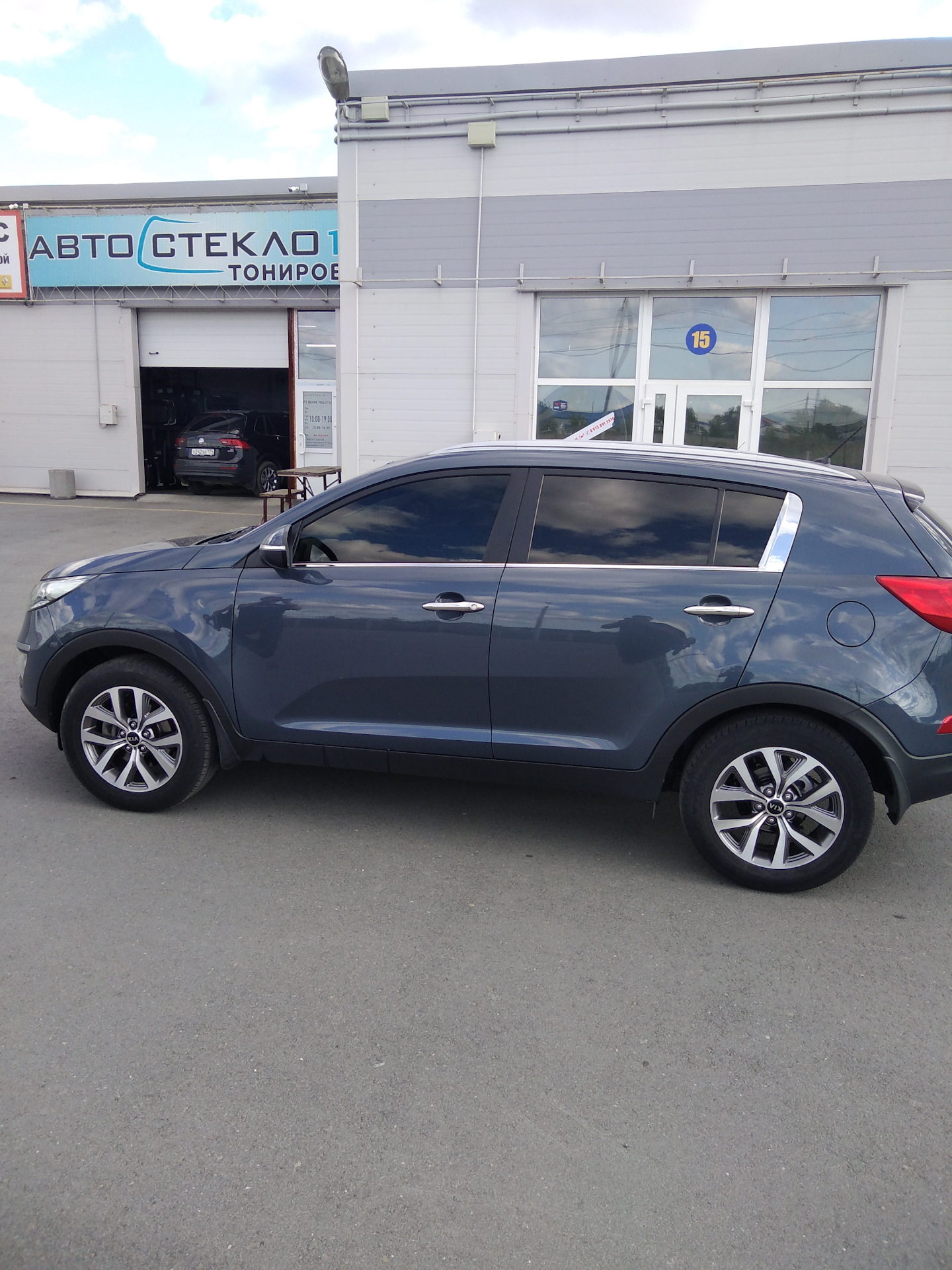 Тонировка спортейдж 3. Тонировка спортейдж 3. Sportage в тонировке. Спортейдж 4 черный тонированный. Спортейдж 3 белая тонированная.