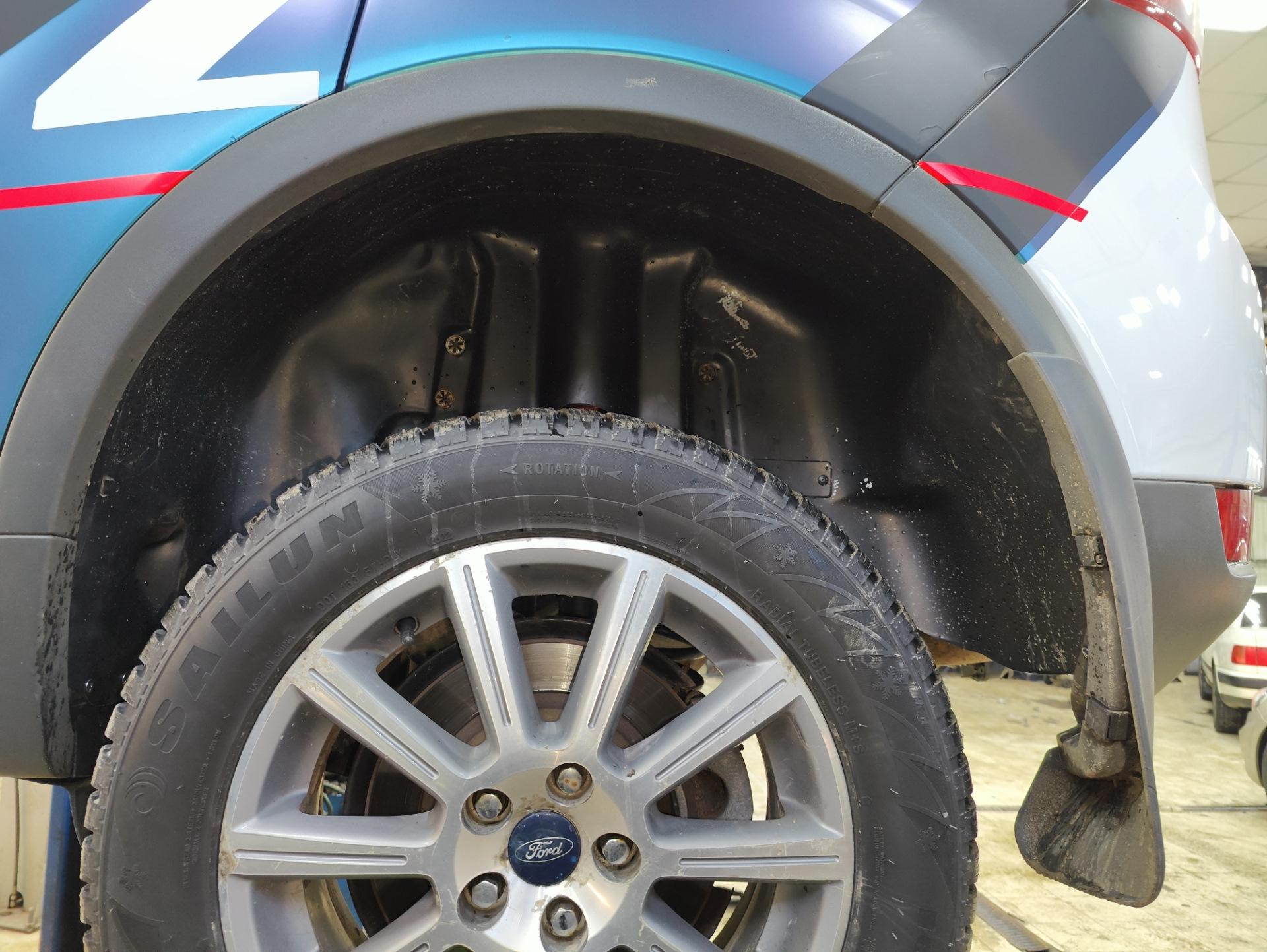 Задние подкрылки от Ford Kuga 2 — Ford Kuga (1G), 2 л, 2012 года ...