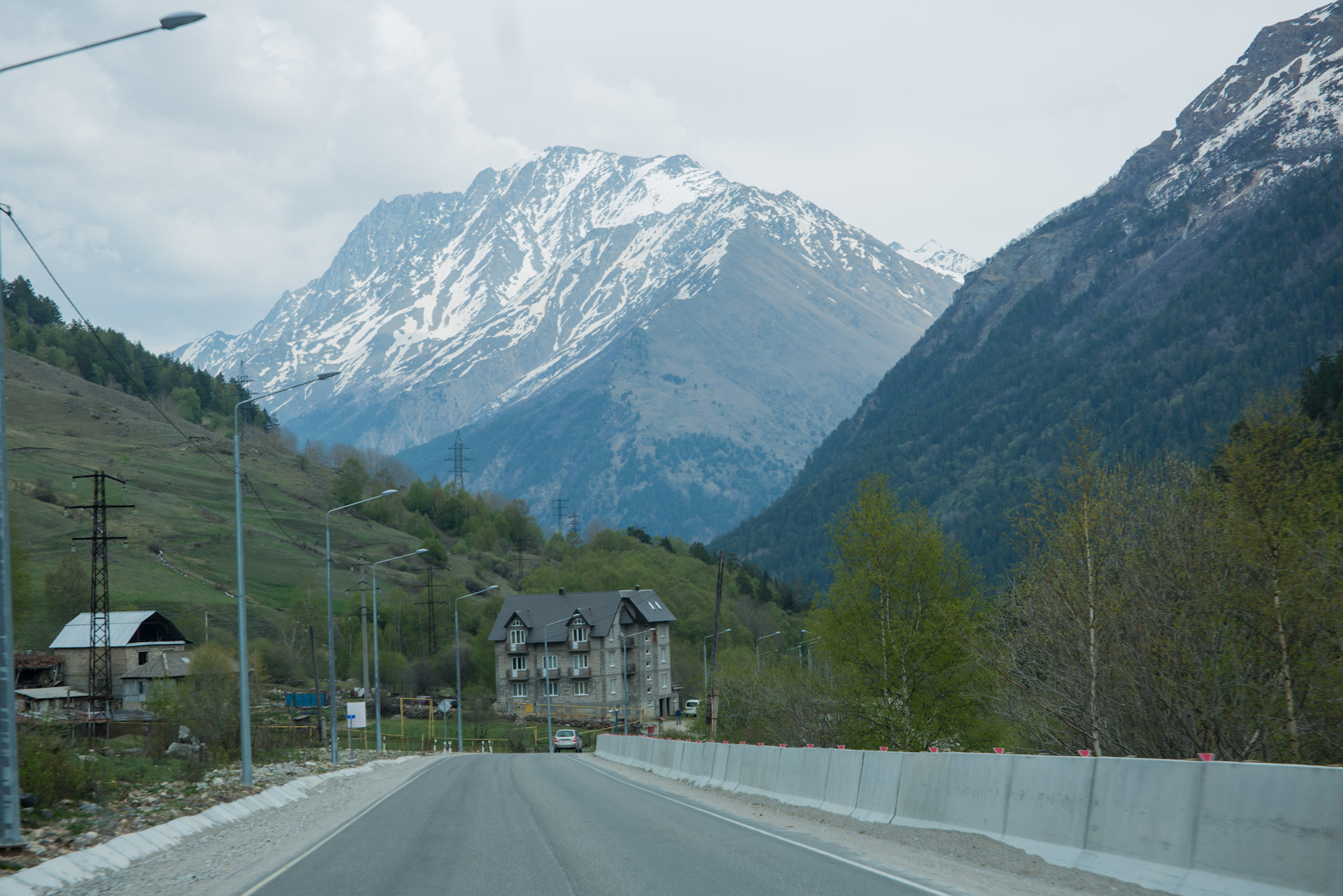 Высота 4800 эльбрус. Эльбрус 44. Хребет эльбурс иран. Кавказский хребет эльбрус с самолета. Эльбрус 44.