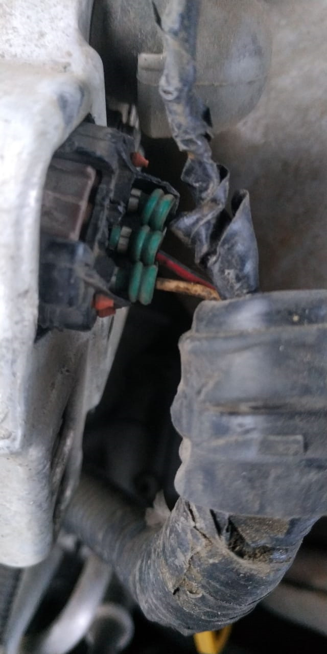 Фишка генератора королла 100. Замена фишки генератора. 2006 год. Разъем генератора камри 40. Замена фишки генератора.