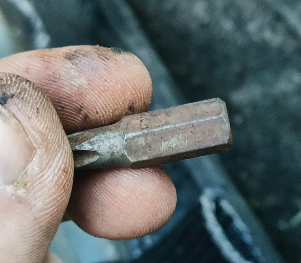 Замена ограничителя передней двери на fiat albea — FIAT Albea, 1,4 л ...