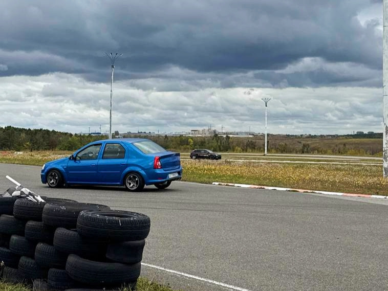 Фото в бортжурнале Renault Logan (1G)