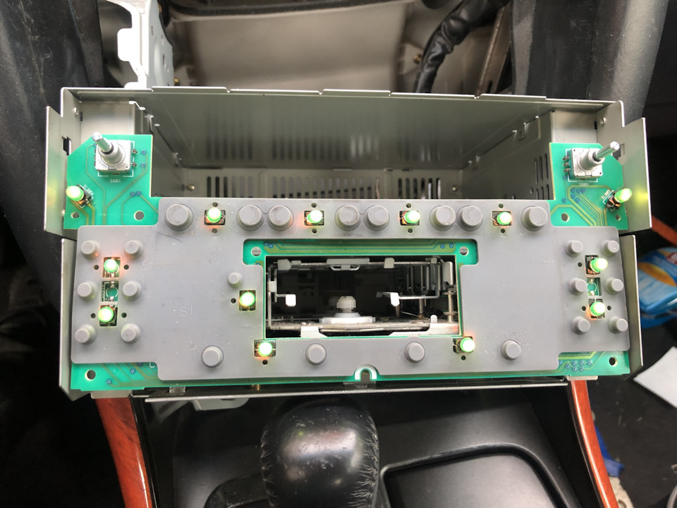 Перепайка лампочек в магнитоле+ Американские габариты в крышке ...