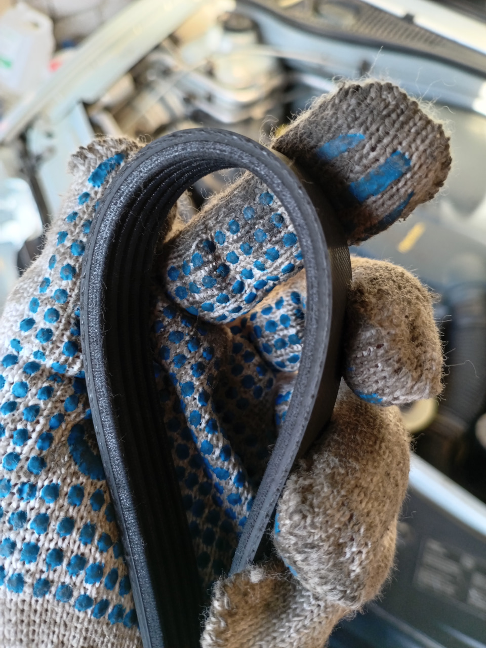 старый — Renault Logan (1G)