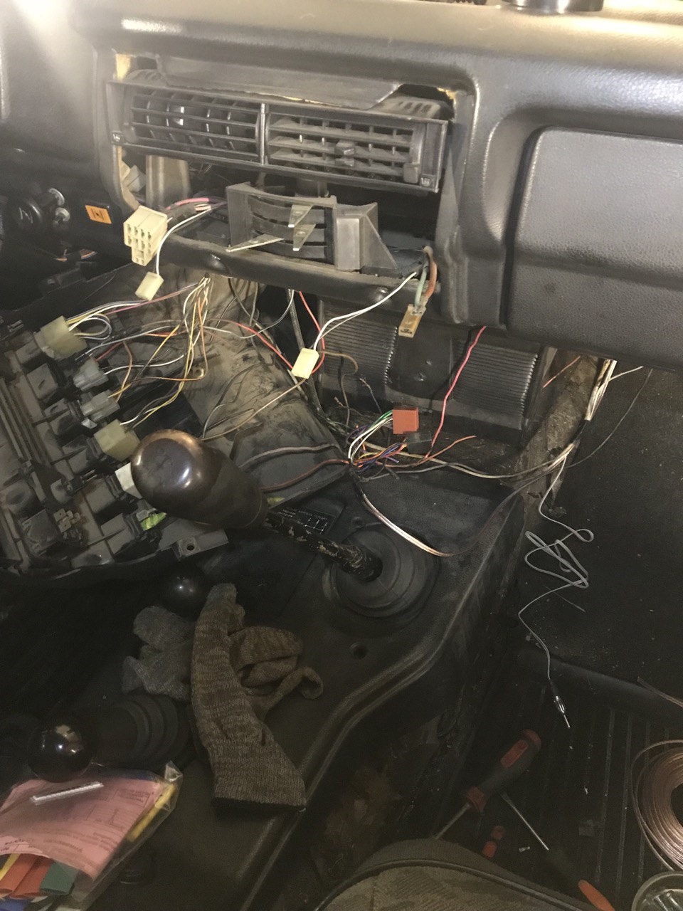 Переподключение музыки + блок предохранителей под флажки — Lada 2131, 1 ...