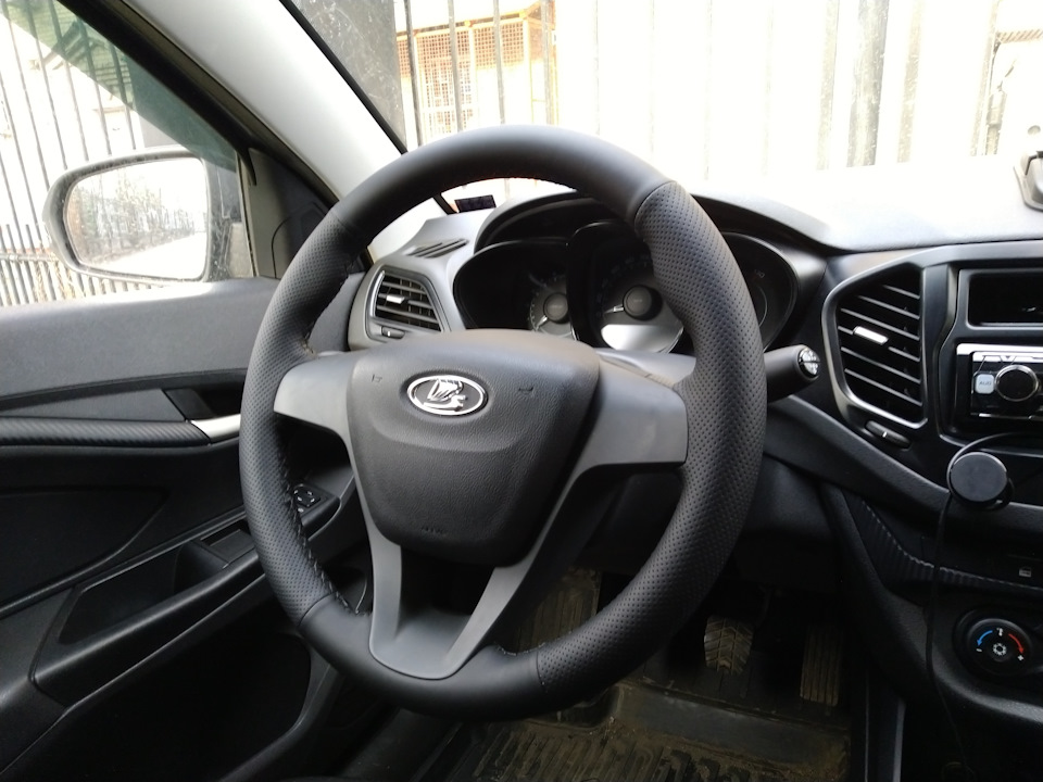 Руль в кожу, ну или кож-зам. — Lada Vesta (1G), 1,6 л, 2017 года ...