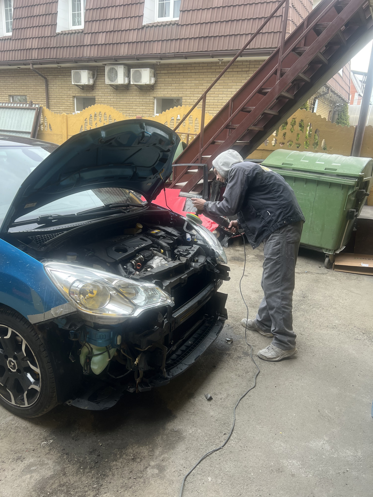 Радиатор кондера и форсунки — Citroen DS3, 1,6 л, 2011 года | визит на ...