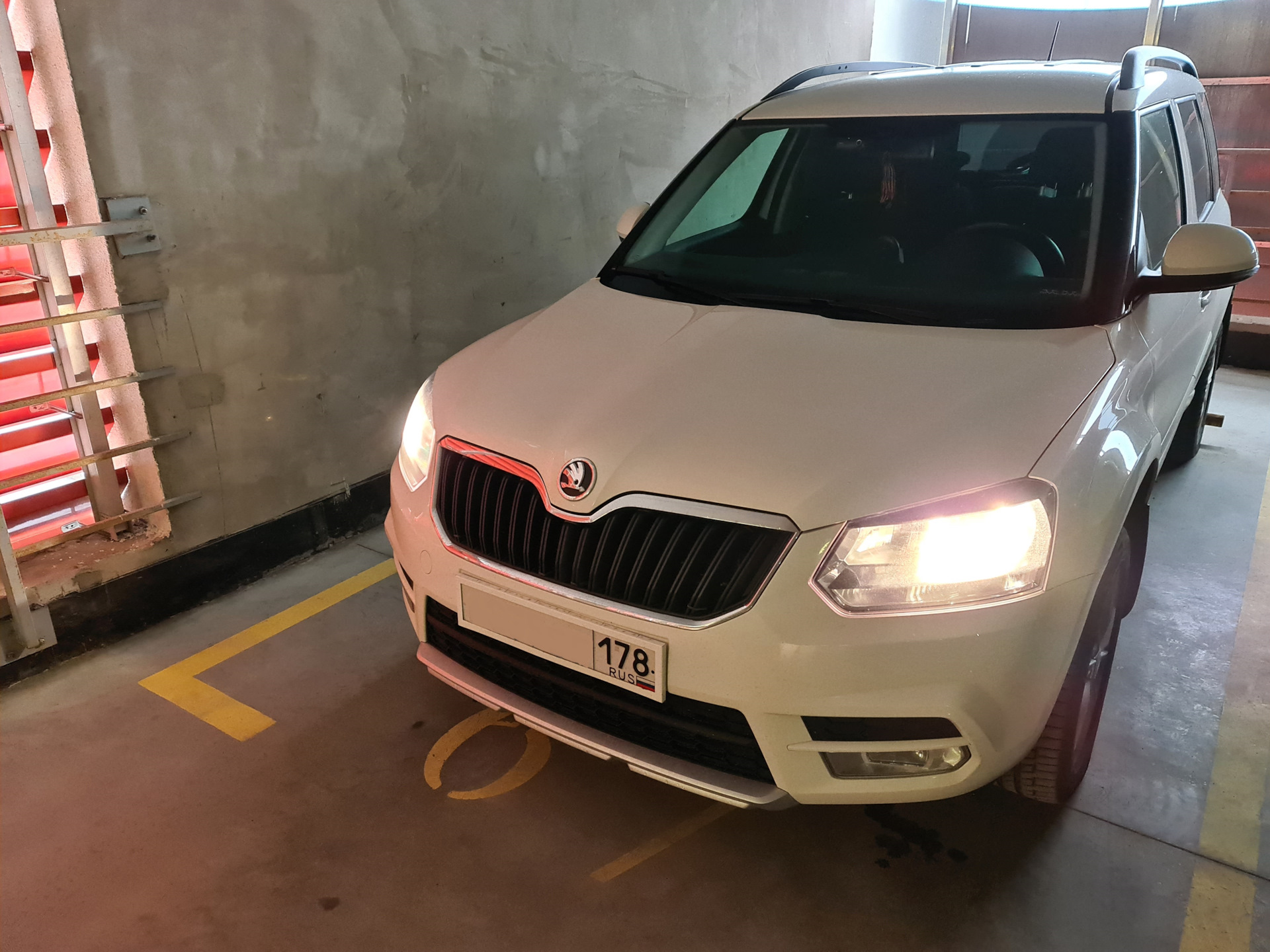 Света йети. Led Йети 2015 drive2. Skoda Yeti свет. Фары ближнего света Шкода Йети. Шкода Йети Ближний свет лампы.