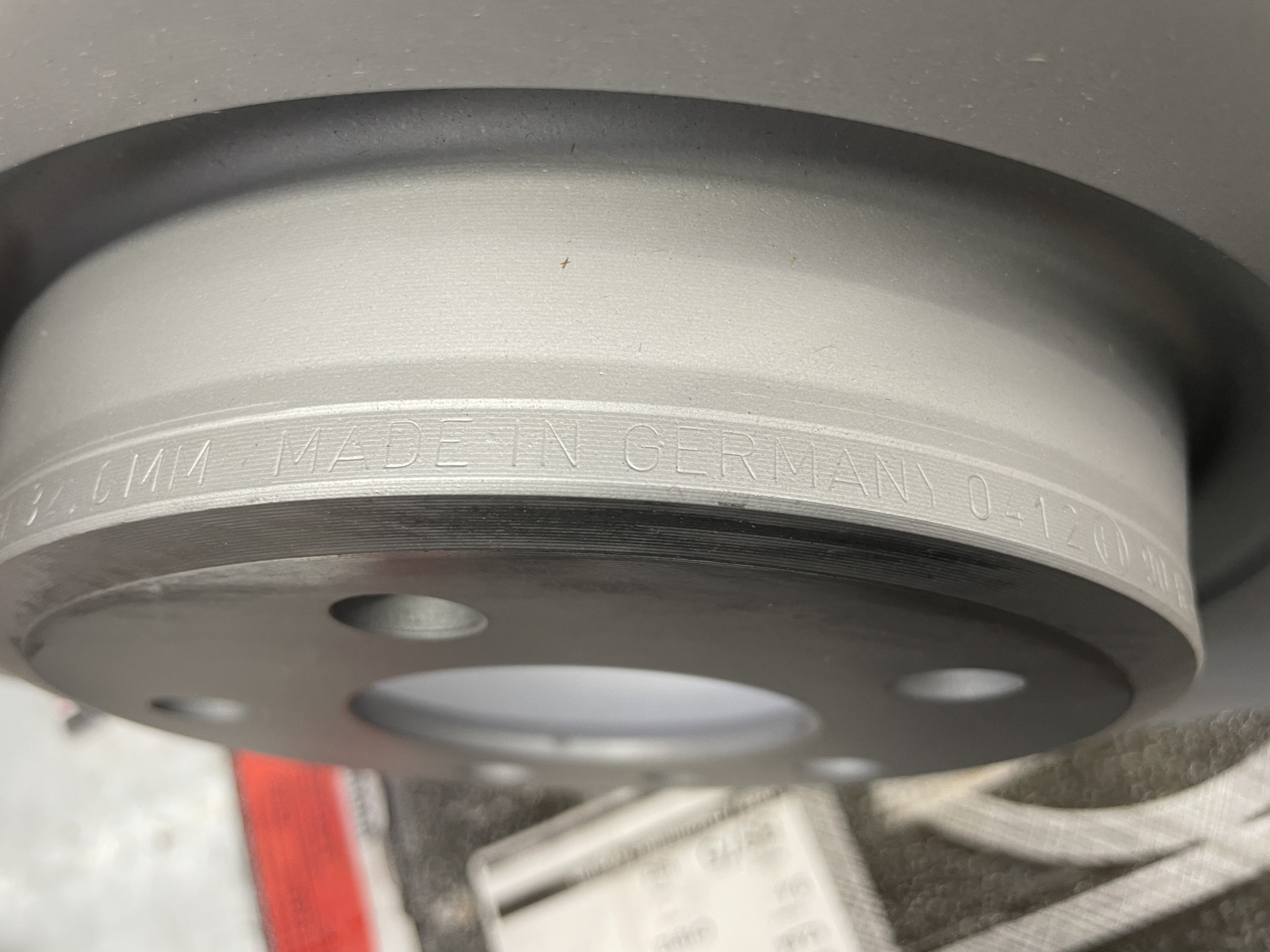 Меняем тормозные диски и колодки перед — Audi Q7 (2G), 3 л, 2016 года ...