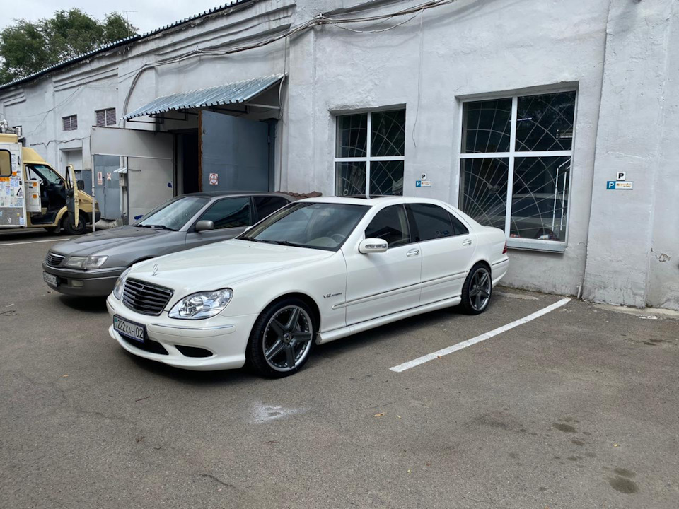 Белая 220. S55 AMG w220. W220 AMG 5.5. Мерседес s55 AMG Kompressor. W220 55 AMG.