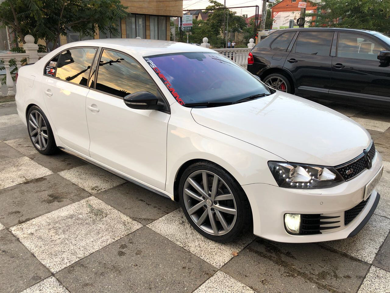 Roma a5 white. Volkswagen Jetta 6 белая. Фольксваген Джетта 6 белая. Фольксваген Джетта 2012 белая. Volkswagen Jetta белая.