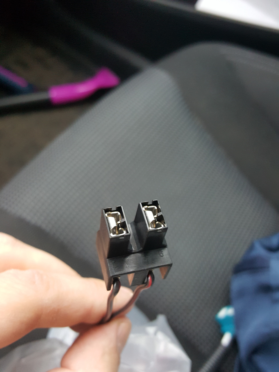 Замена колодки лампы H7 в фаре+замена масла — Hyundai i30 (2G), 1,6 л ...