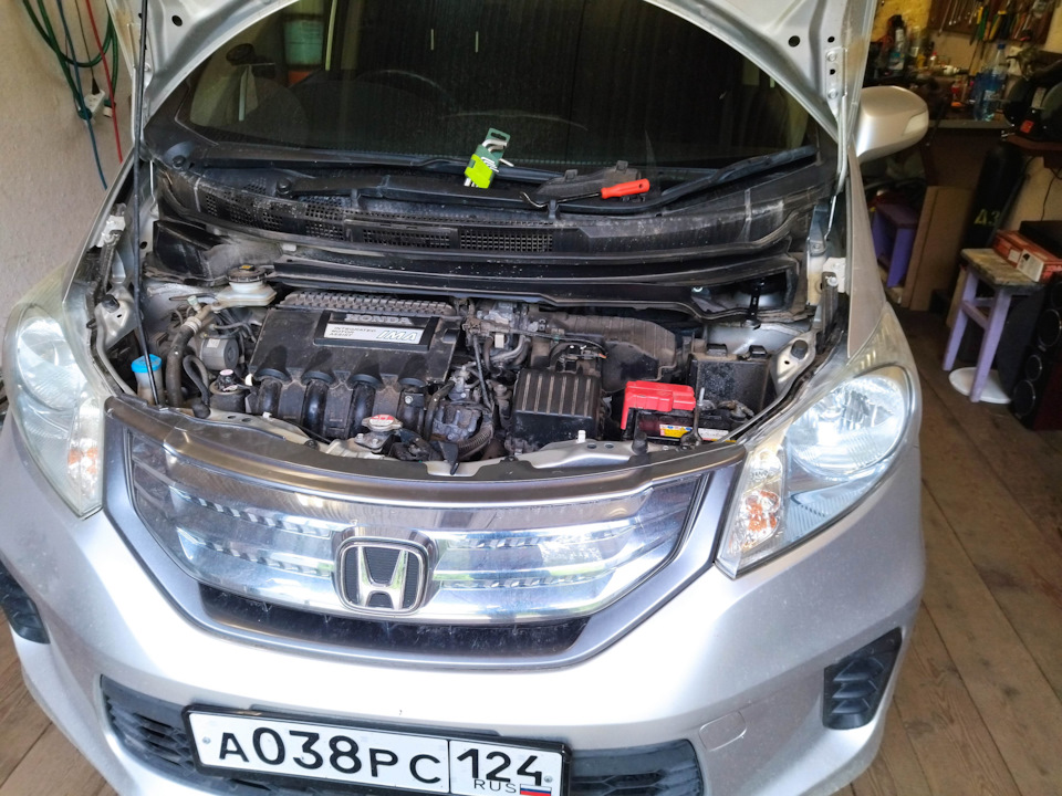 Прокачка передних стоек и ревизия суппортов. — Honda Freed (1G), 1,5 л ...