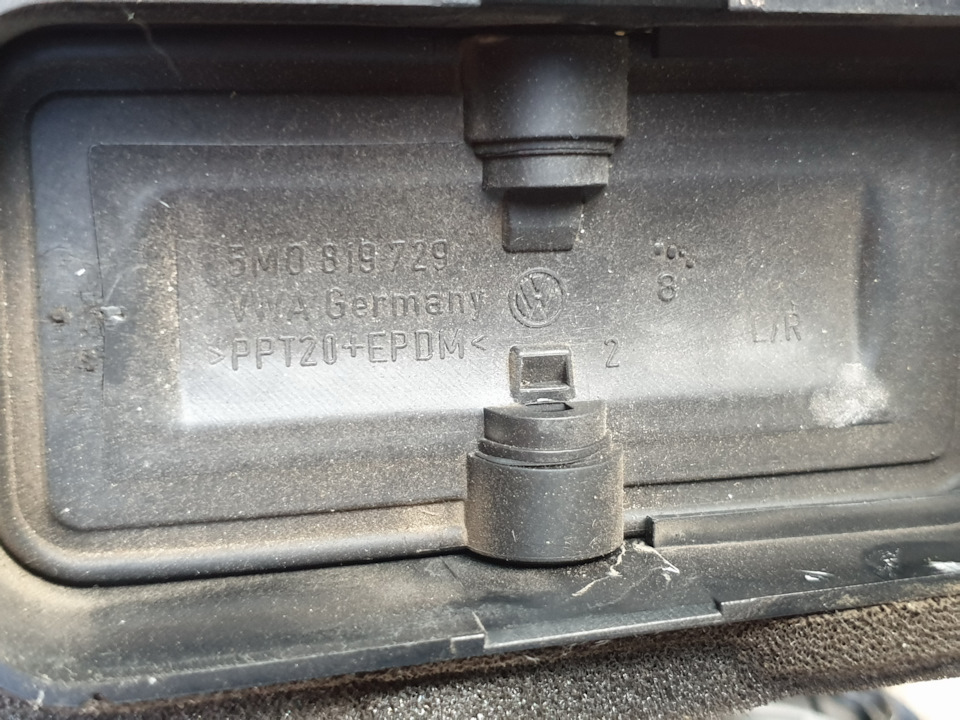 Дефлектор обдува салона левый/правый Volkswagen 5N0 819 703 A и 5N0 819 ...