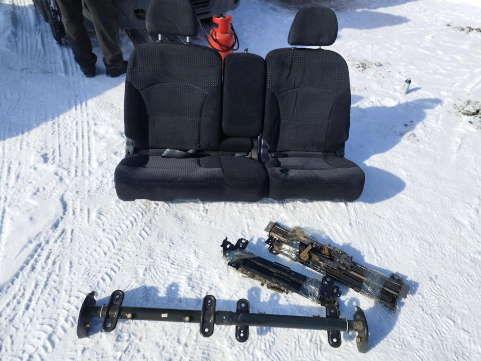 Замена капитанских кресел на диван — Mitsubishi Grandis, 2,4 л, 2007 ...