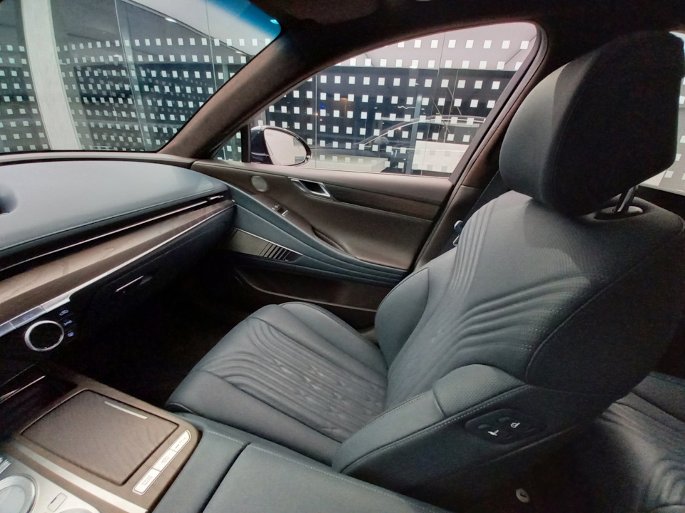 Не кажется таким широким — Audi A6 (C8)