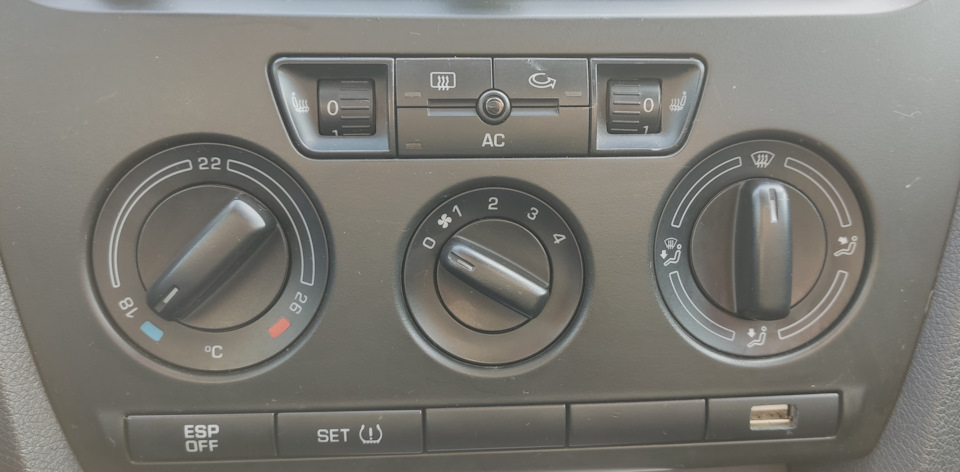 К зиме готов! Установка сидений с подогревом. — Skoda Octavia A5 Mk2, 1 ...