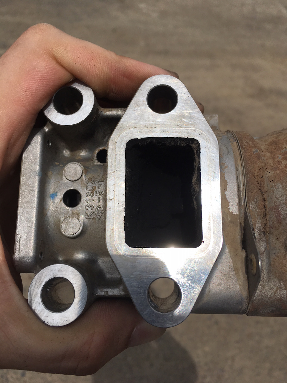 До чистки (чтобы увидеть сажу на фото надо приглядеться) — Mitsubishi Pajero Sport (2G)