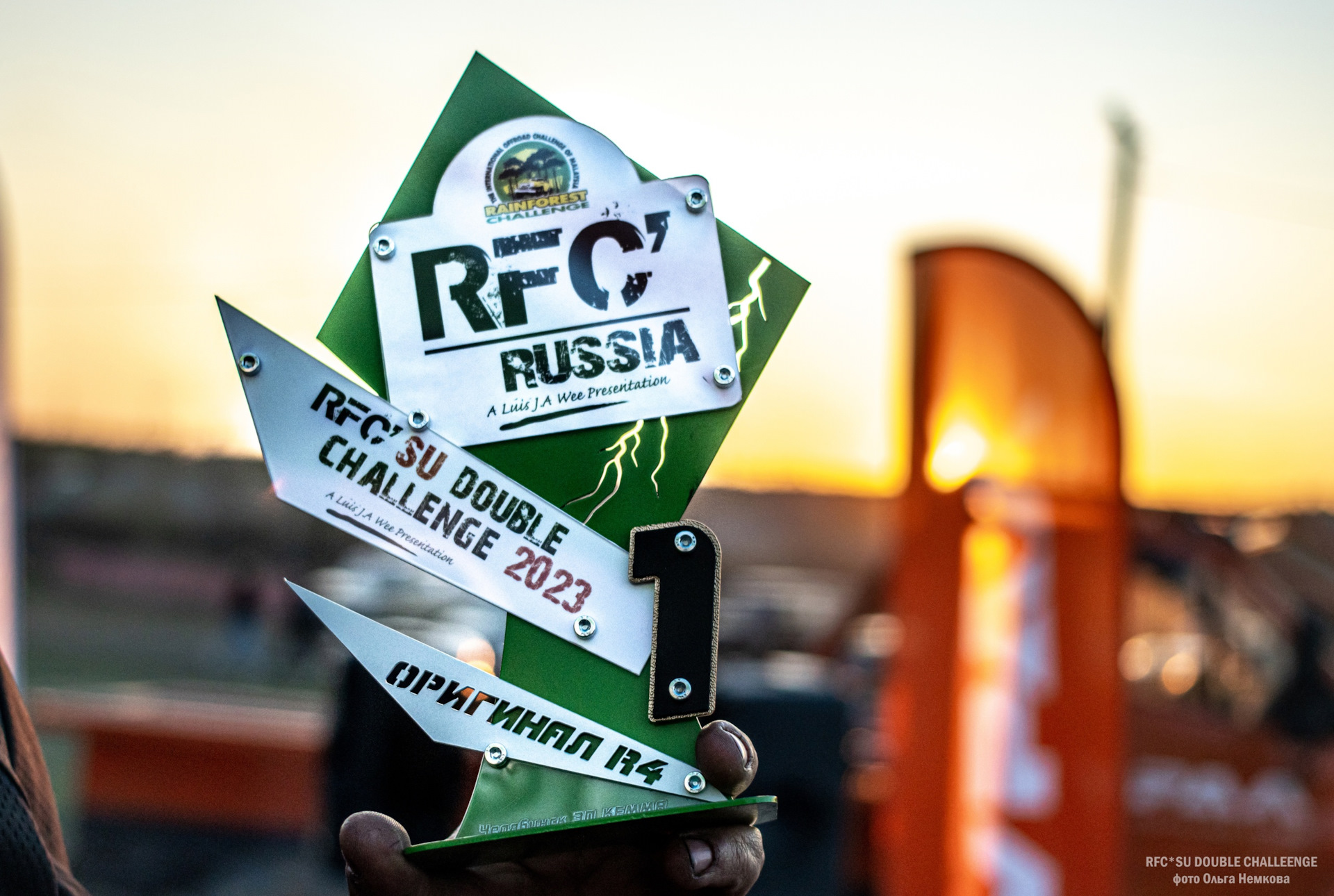 Double challenge. Double bubble канал. Аня саша дабл дабл. Канал дабл бабл аня с сашей. Аня щербакова потолстела.