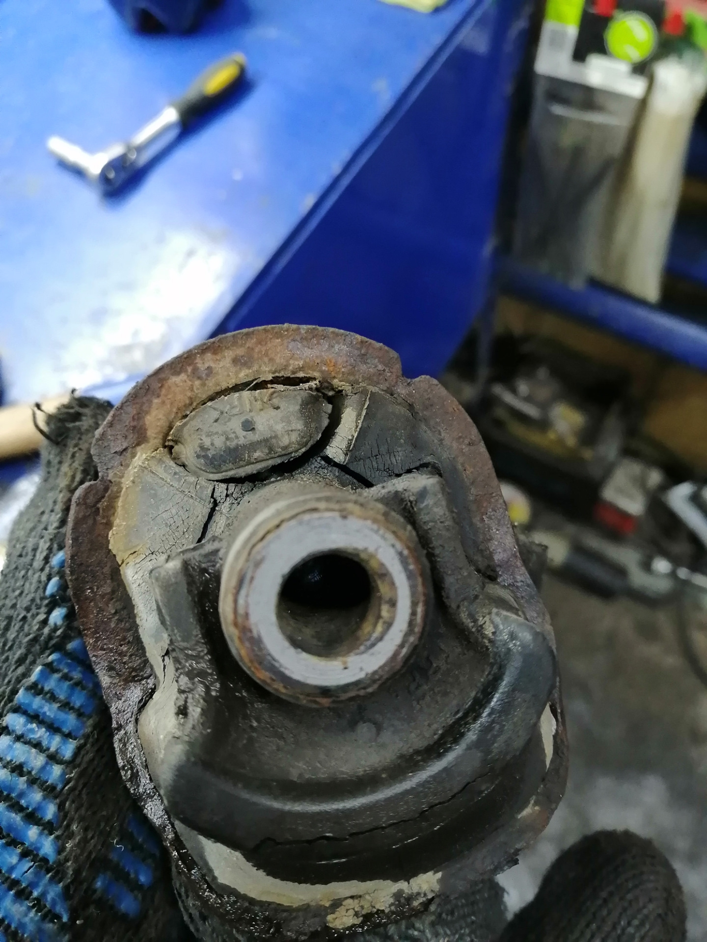 Замена салентблоков балки — Toyota Corolla (120), 1,4 л, 2005 года ...