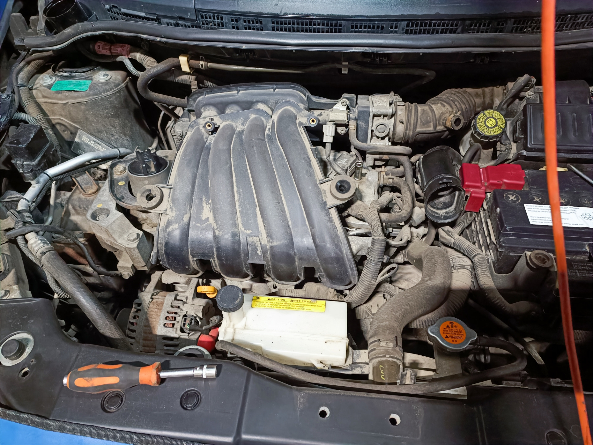 Замена свечей и прокладки впускного коллектора ™ — Nissan Tiida (1G), 1 ...