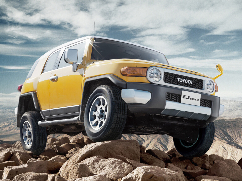 Toyota FJ Cruiser Р¶РµР»С‚С‹Р№