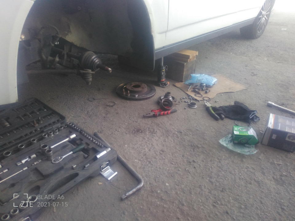 Новые тормозные диски, колодки Brembo, ступица, подшипник — Lada Приора ...