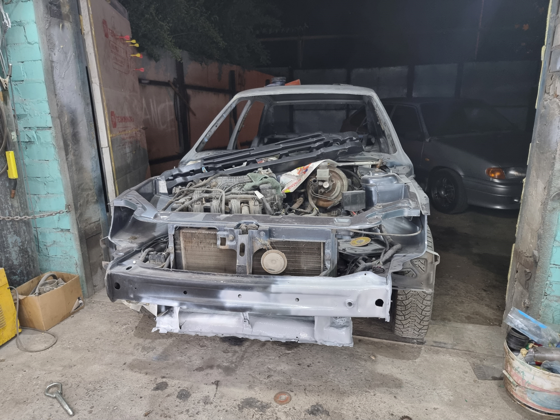 №30 буксировочный крюк — Lada Приора седан, 1,6 л, 2008 года | кузовной ...