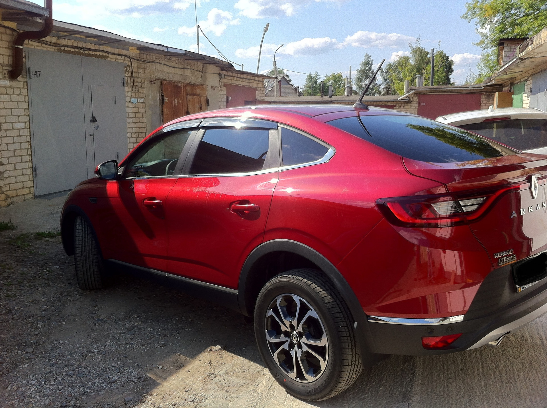 Рено аркана масло. Рено аркана тонировка. Renault Arkana Edition 1. Рено аркана тонировка фар. Рено аркана 235/50/18.