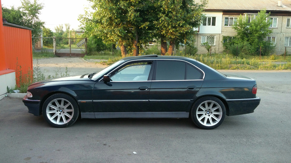 Бмв 95 года. BMW 7 Series 1995 года. БМВ 95 года премиум седан. Спектр БМВ 95 года запчасть.