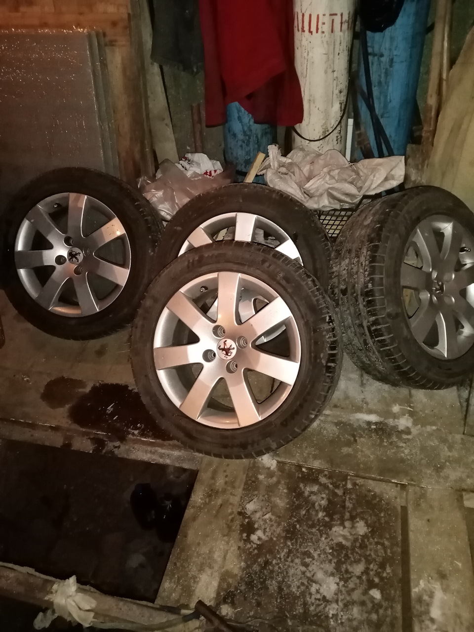 Всё, дома, с болтами в комплекте. — Peugeot Partner Tepee