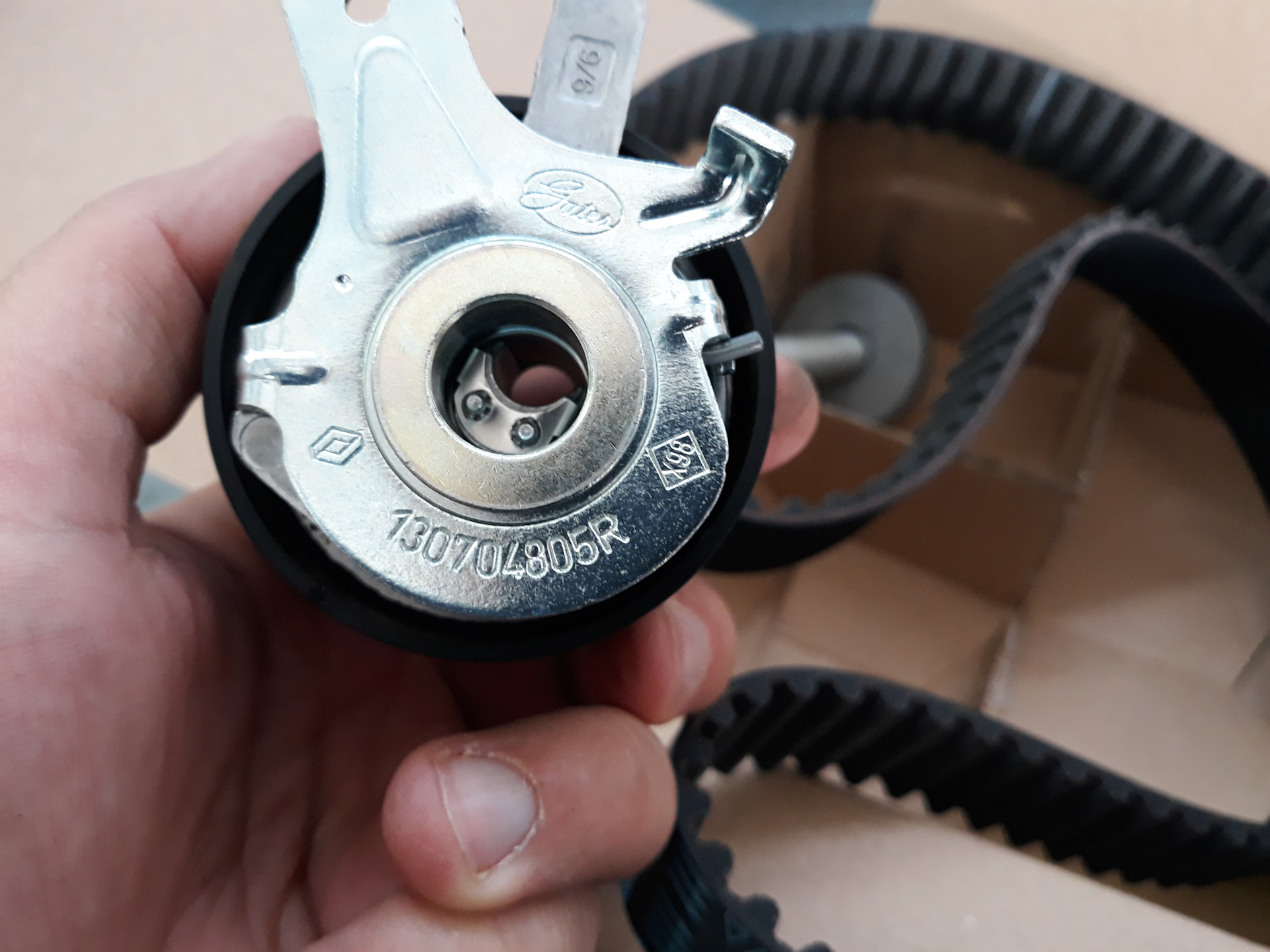 Грм на дизельный дастер. Замена помпы дастер 2. Замена помпы дастер 2. 0 дизель. Помпа рено дастер 1.