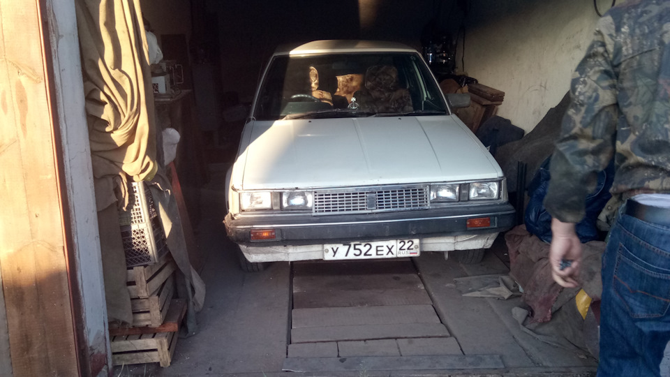 Toyota Carina ведерко