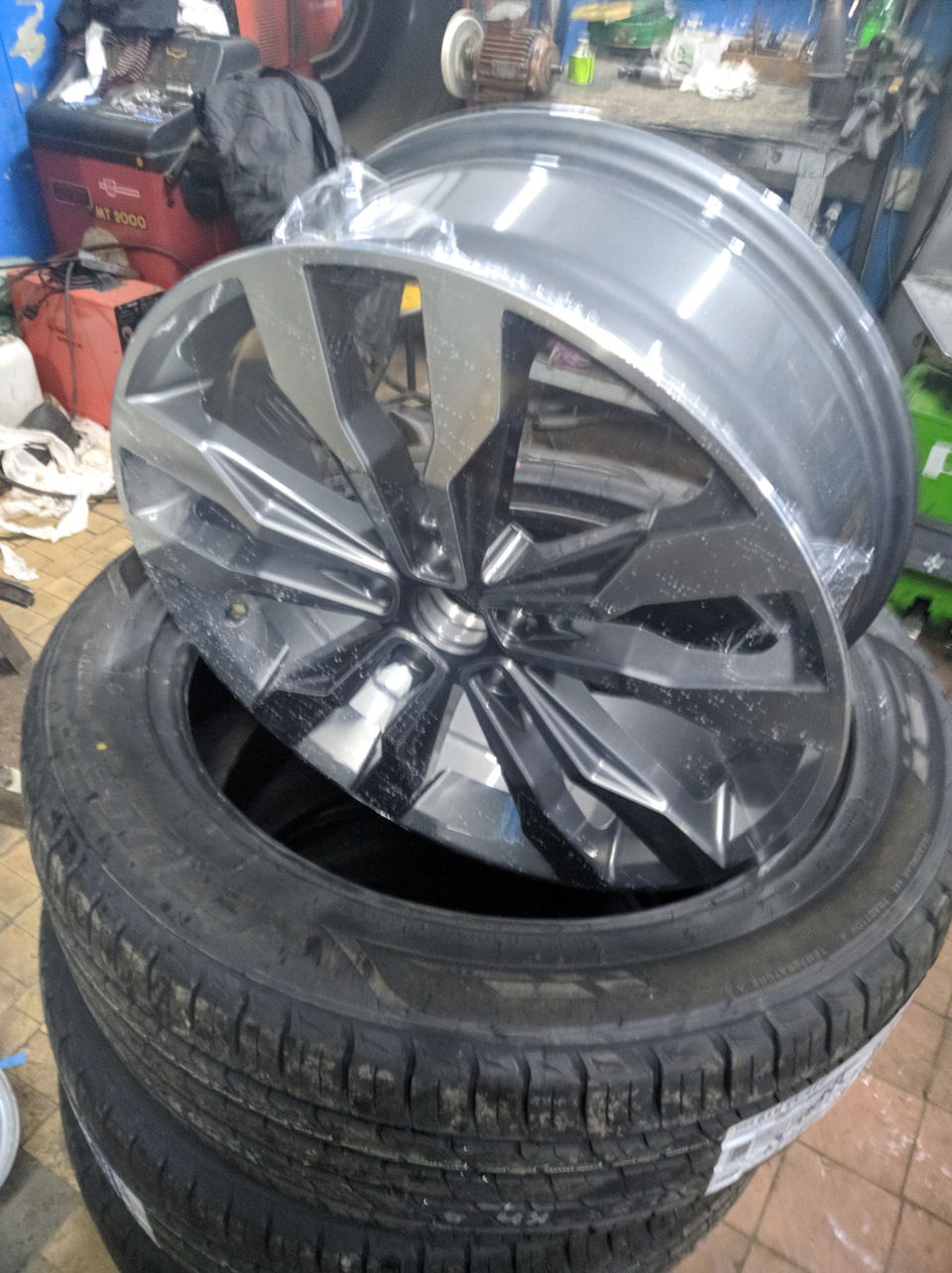 Диски Replica Replay VW270 R19 + Kumho KL33 Сrugen Premium 225/55 R19 99H —  Volkswagen Tiguan (2G), 1,4 л, 2020 года | колёсные диски | DRIVE2