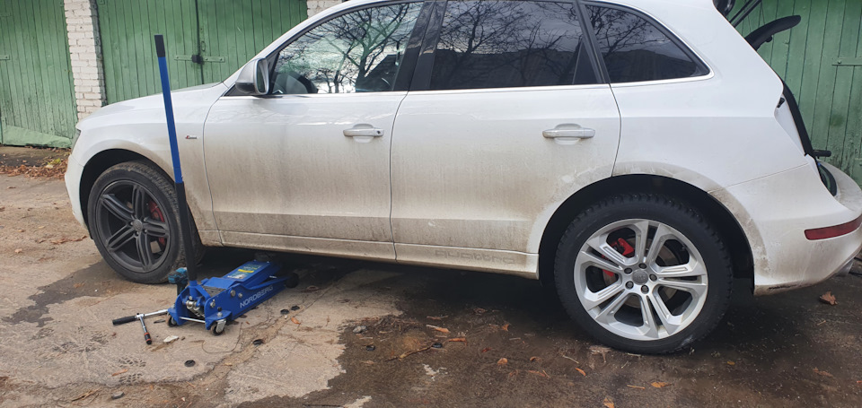 Смена колес — Audi Q5 (1G)