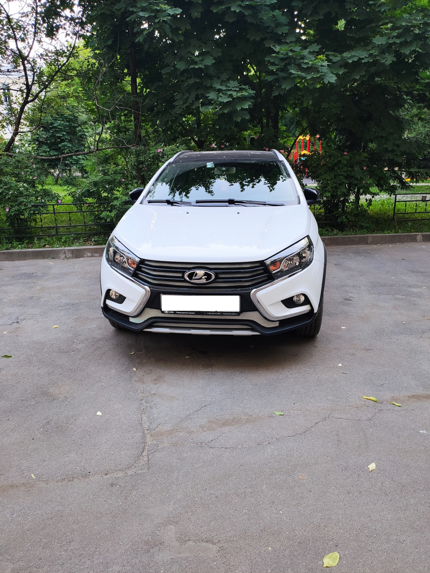 Сетка в радиаторную решетку — Lada Vesta SW Cross, 1,8 л, 2021 года ...