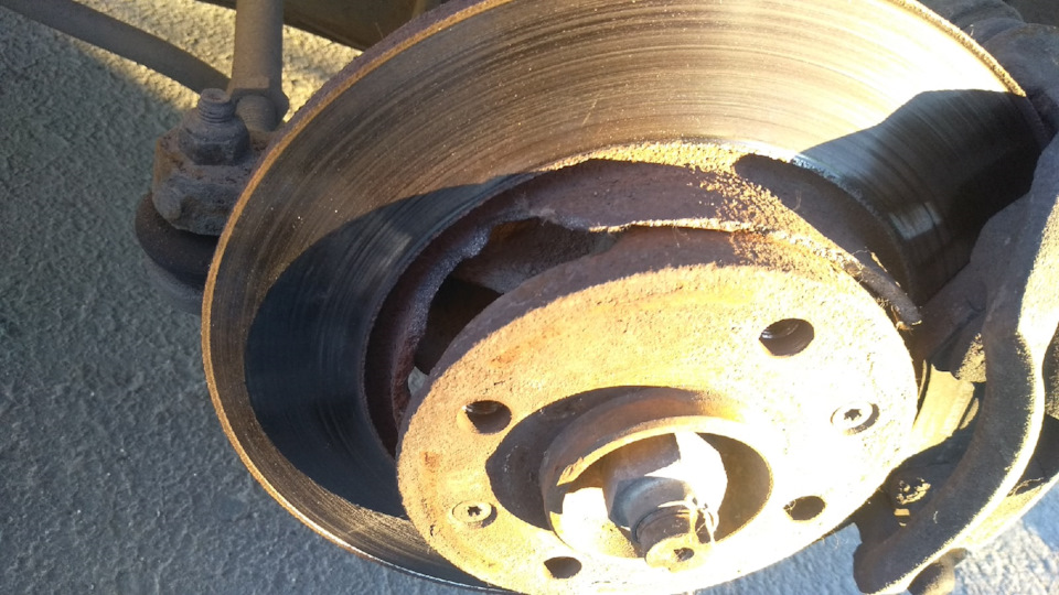 Лопнул тормозной диск — Peugeot 206, 1,4 л., 2002 года | поломка | DRIVE2