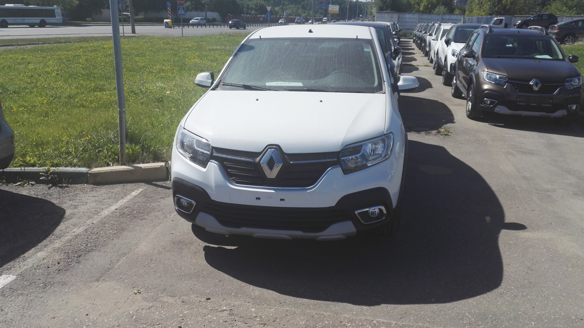 Renault Logan Stepway 1.6 бензиновый 2020 | Городской джип на DRIVE2