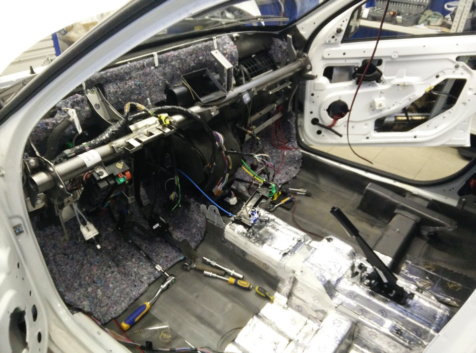 Фото не моё — для примера, куда крепится руль. — Lada Granta