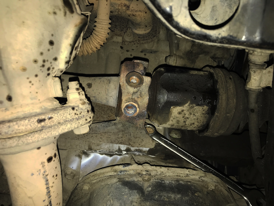 Замена подвесного подшипника приводного вала 1AZ-FSE АКПП - Toyota Avensis II, 2