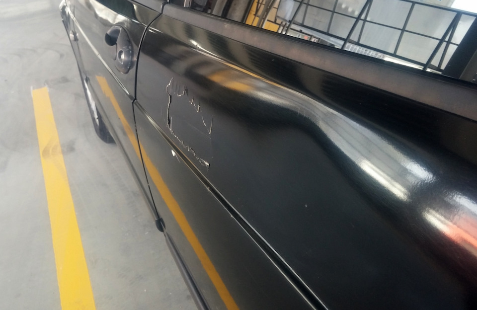 Левая пассажирская дверь. Такой мне досталась от предхоза. — Saab 9-5 (1G)