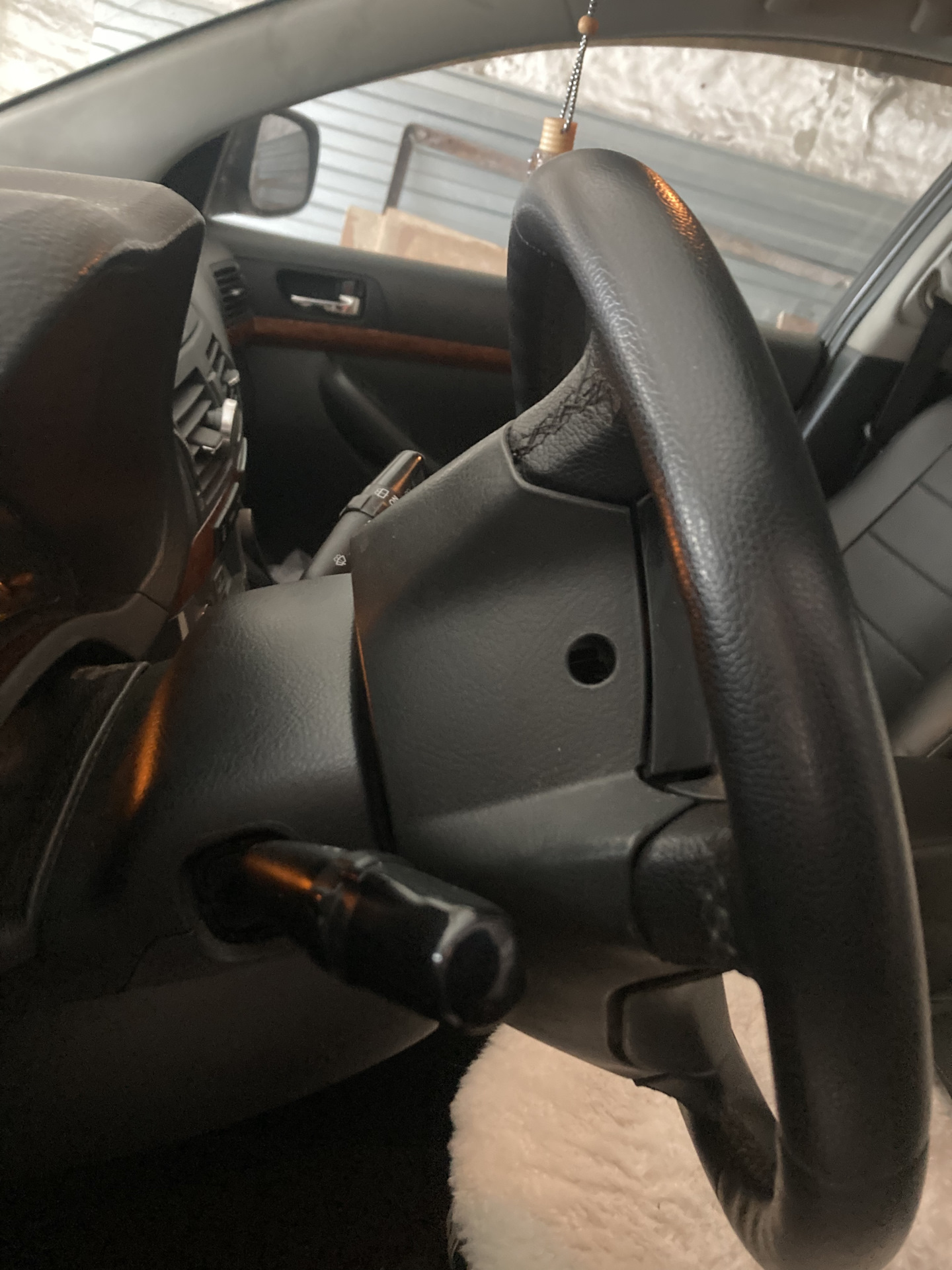 Тойота Авенсис заглушки на руль — Toyota Avensis II, 1,8 л, 2007 года ...