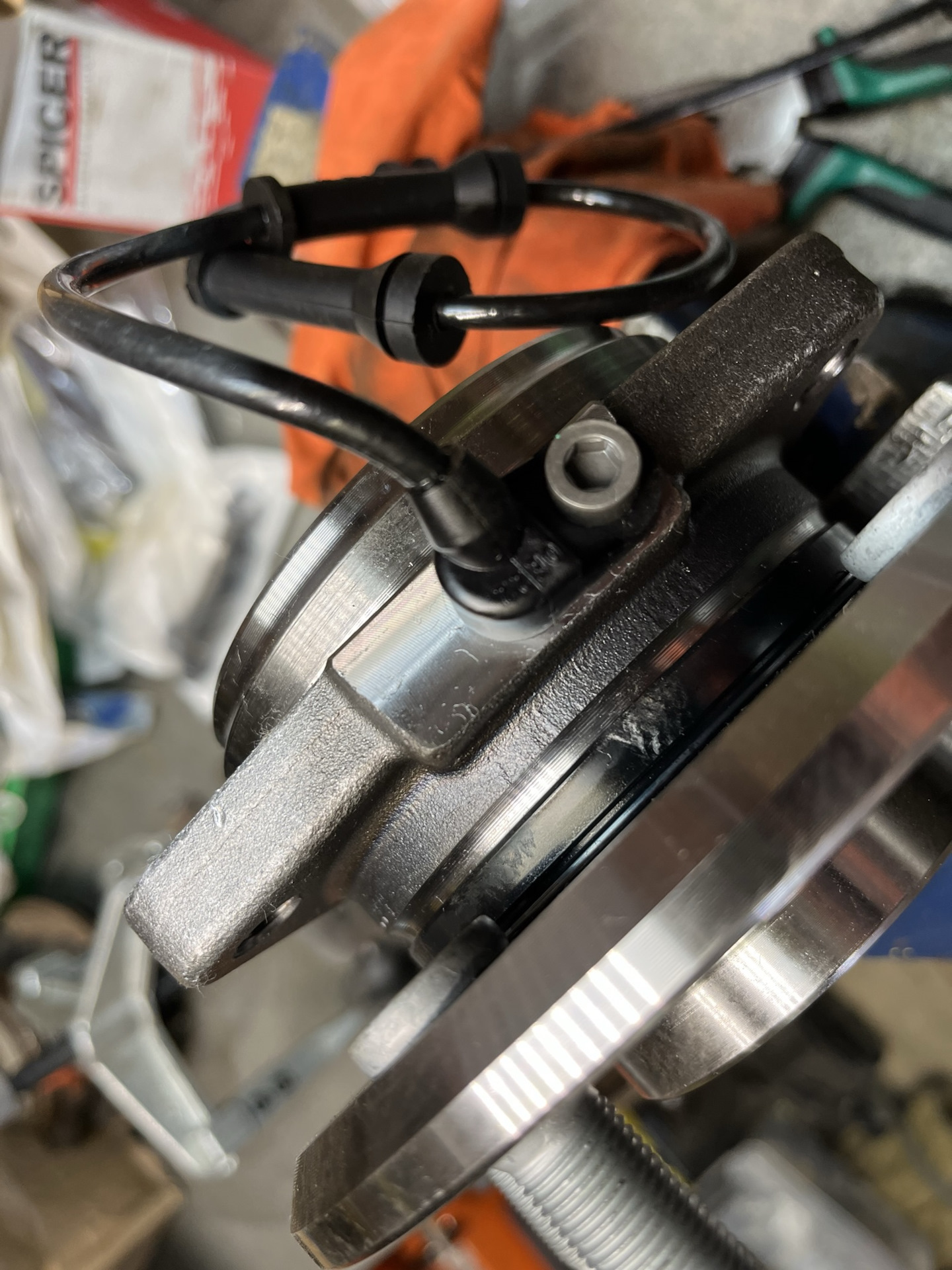 Симптомы выхода из строя ступицы. Замена ступицы. Замена шаровых опор ...