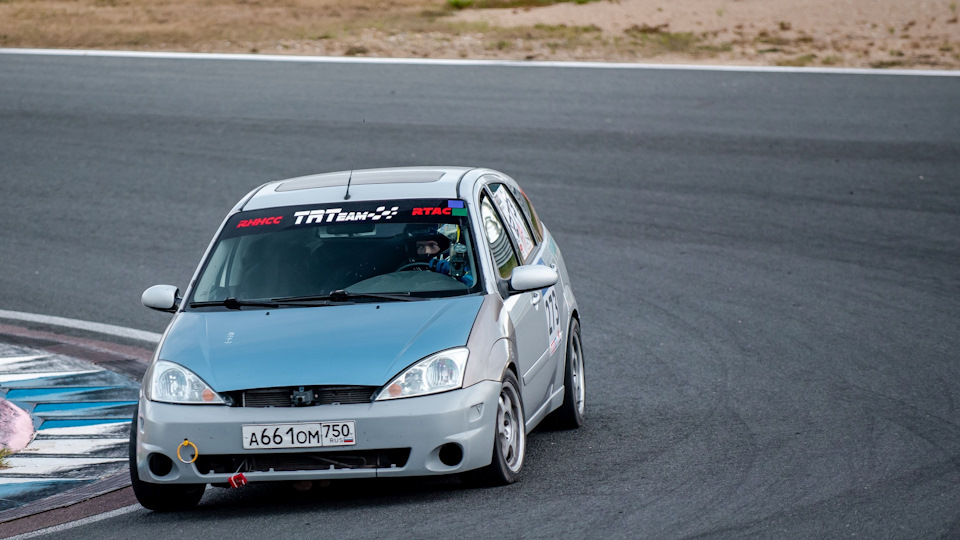 Ford Focus ST170 гонка