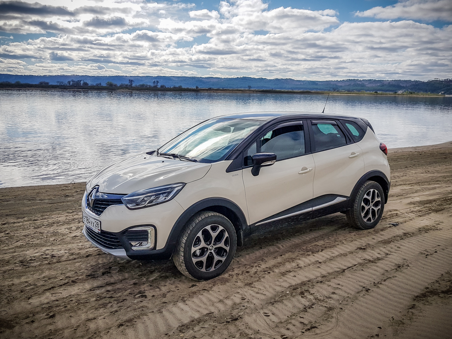 Captur 2021. Рено Каптур 2022. Рено Каптур 2021. Новый Рено Каптур 2022. Рено Каптюр 2022 новый кузов.