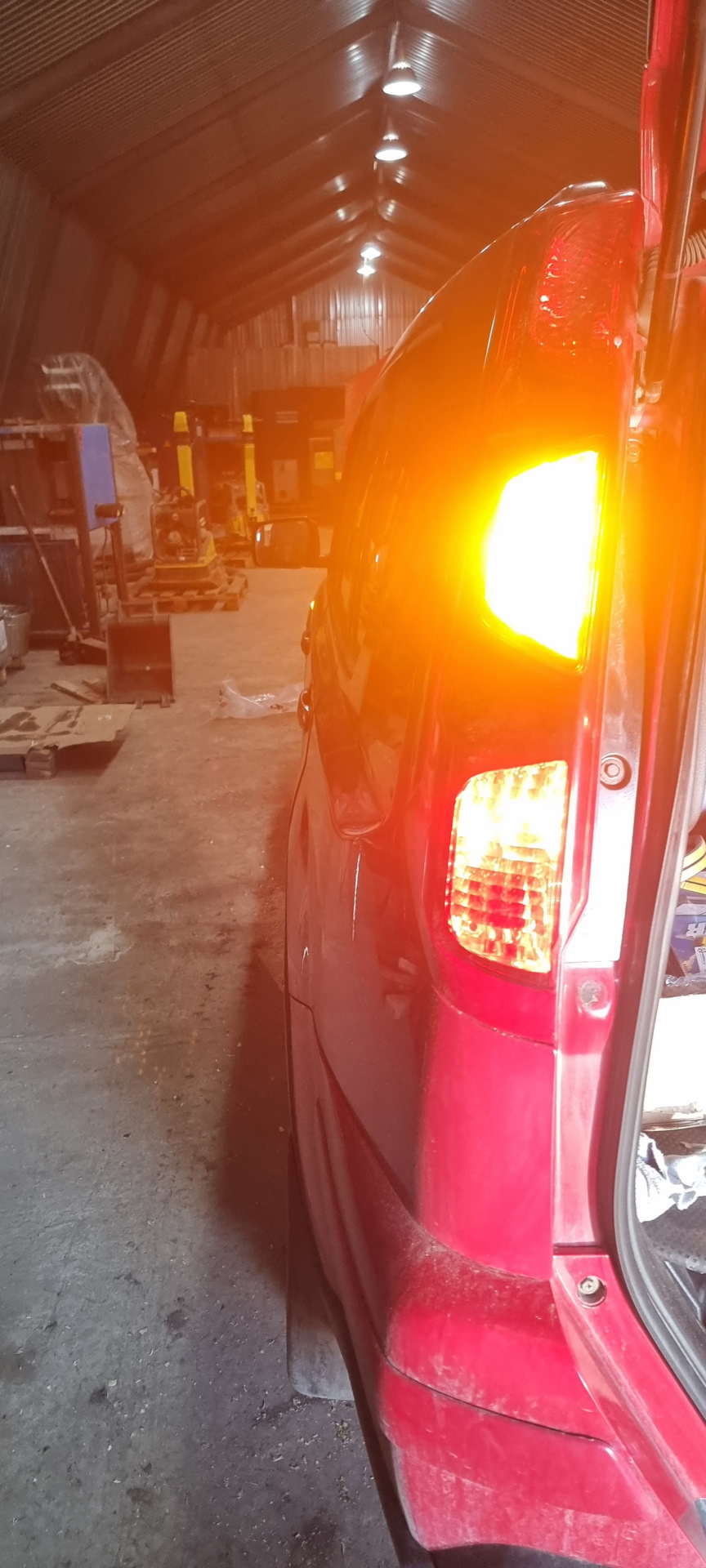 Задние LED лампы — Nissan X-Trail II (t31), 2,5 л, 2007 года | своими ...