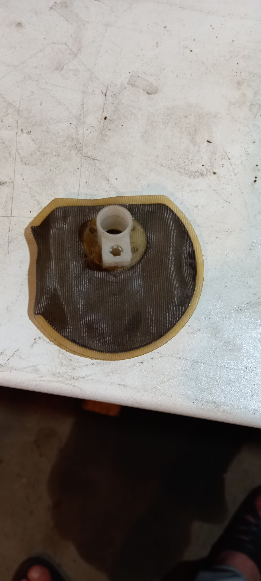 Замена топливного фильтра и сеточки грубой очистки — KIA Ceed (1G), 1,4 ...