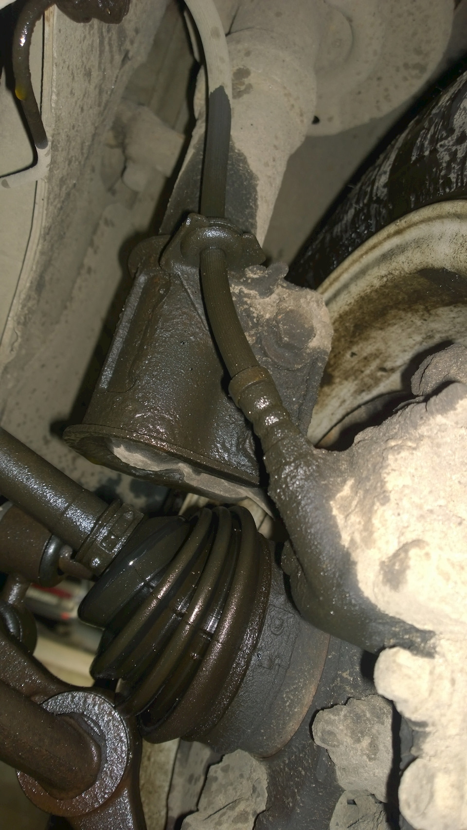 Лопнул тормозной шланг(пробег 10ткм) — Lada Приора седан, 1,6 л, 2009 ...