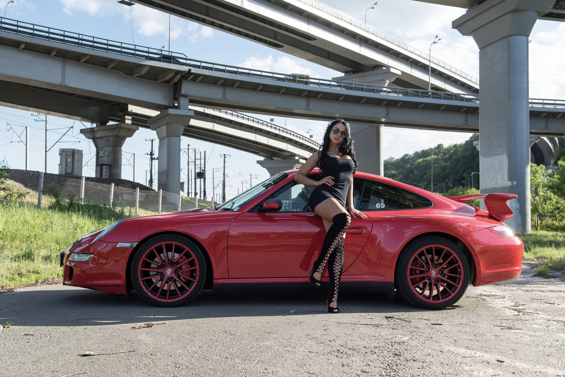 девушка машина дорога. Porsche 611. девушка 911. Porsche 911 girl. девушка на порше фото.